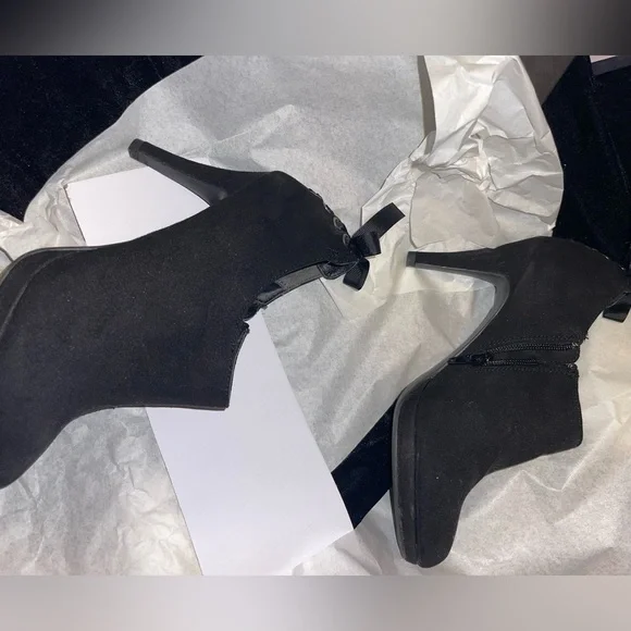 Louis Black suede heel boots size 7.5 by Nicolette by Stevens - Picture 5 of 5